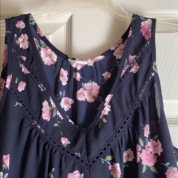 Top - Picture 2 of 2